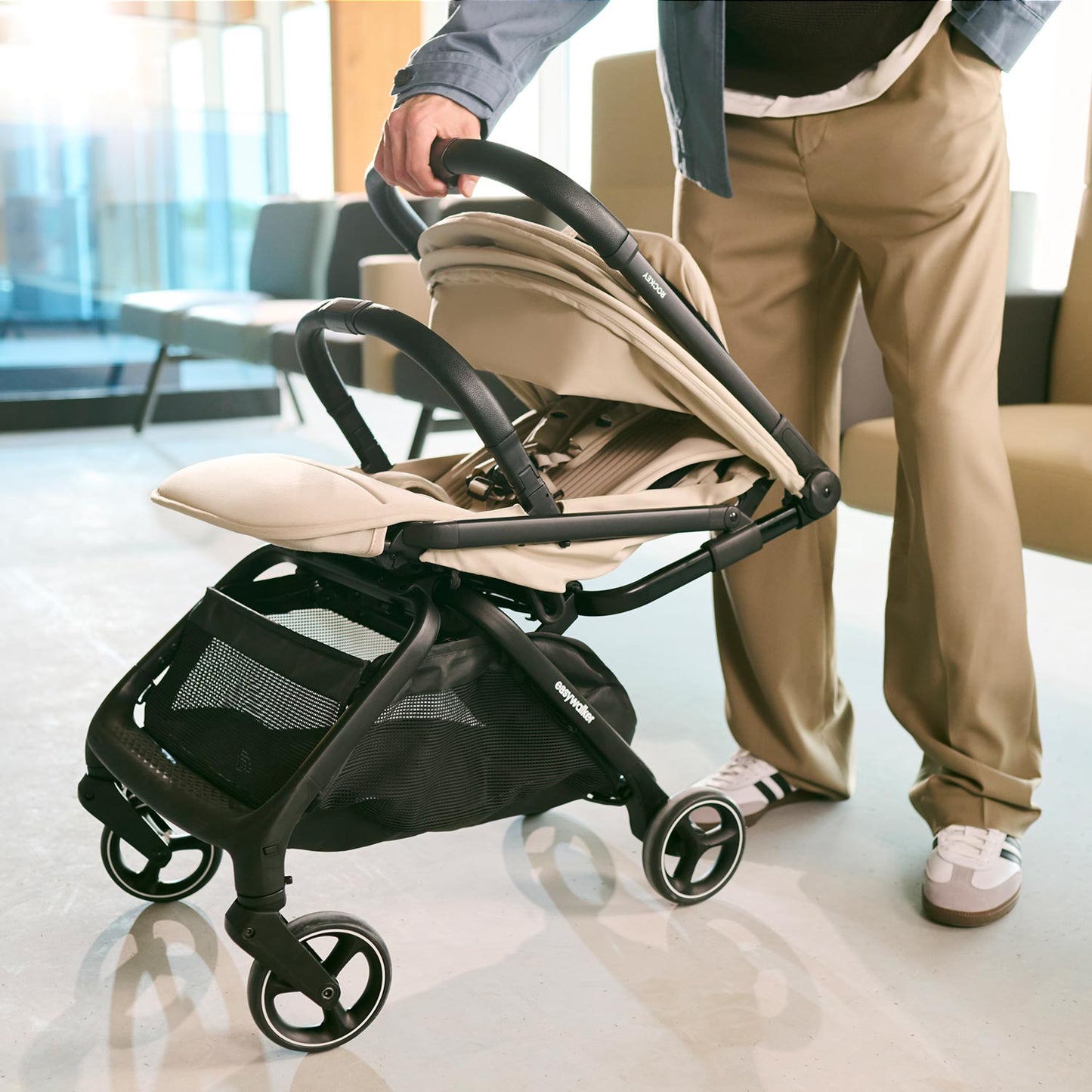 Easywalker Rockey S Smooth Grey inkl. Regenverdeck und Spielbügel