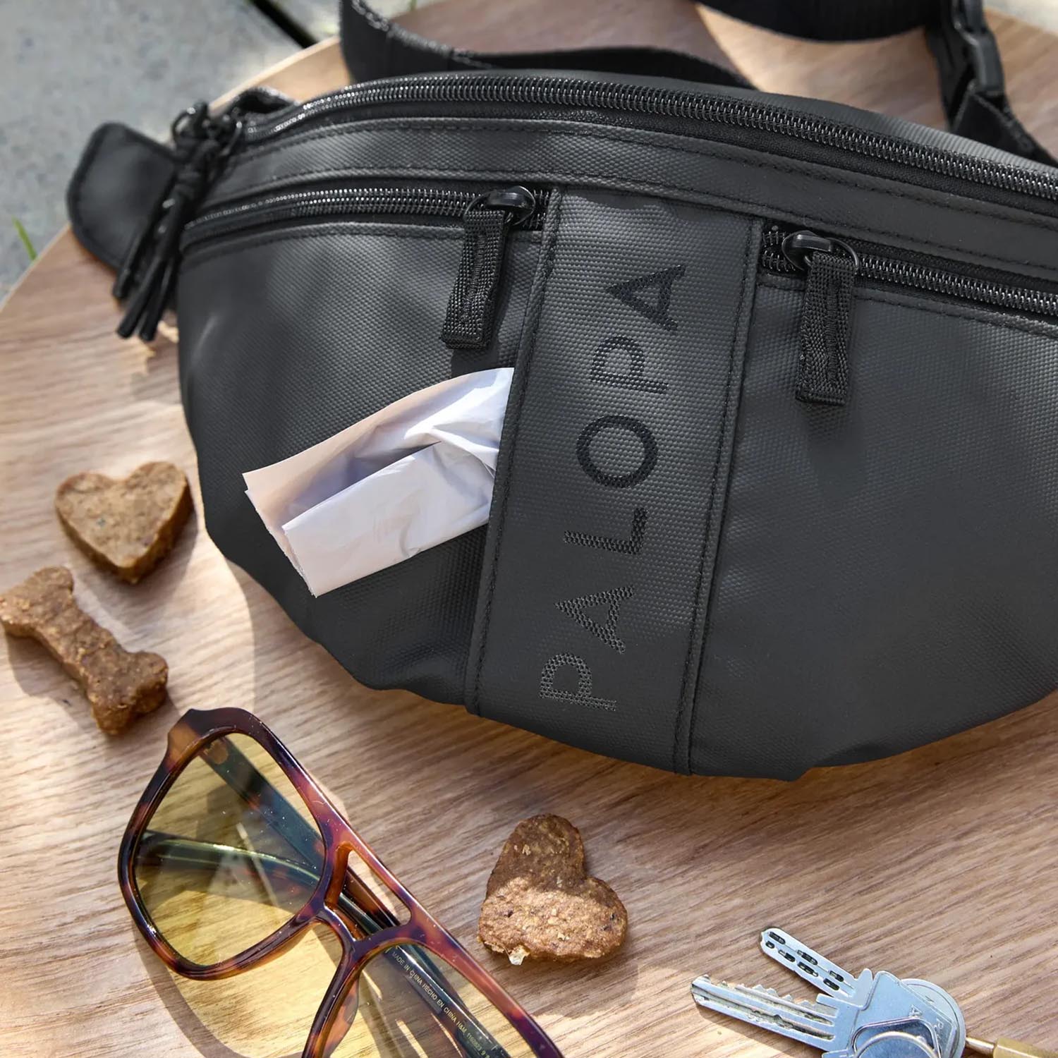 Palopa Bumbag Emma in schwarz mit Leckerli-Füllung – bei Petperten Karlsruhe