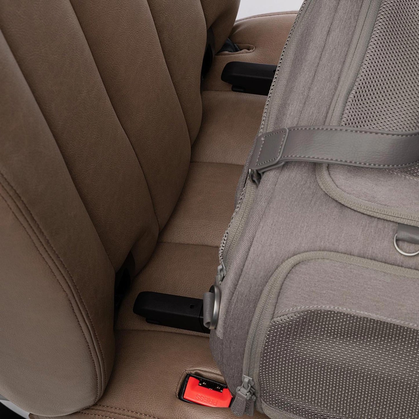 Isofixdetails von Tavo Pets Dupree II Transporttasche Merle mit Seitenaufprallschutz für Hunde und Katzen, mit Isofix-Befestigung, Sicherheitstest, Beratung bei Petperten Karlsruhe